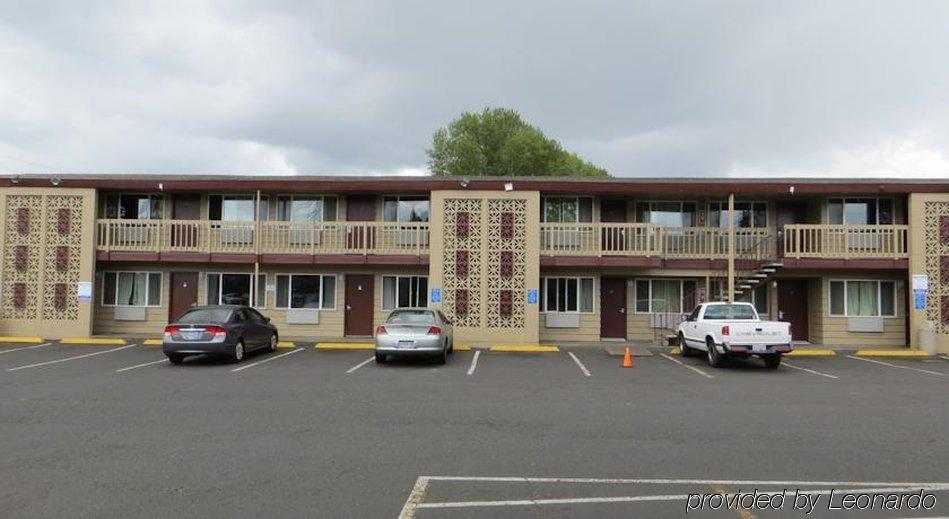 Banfield Motel *