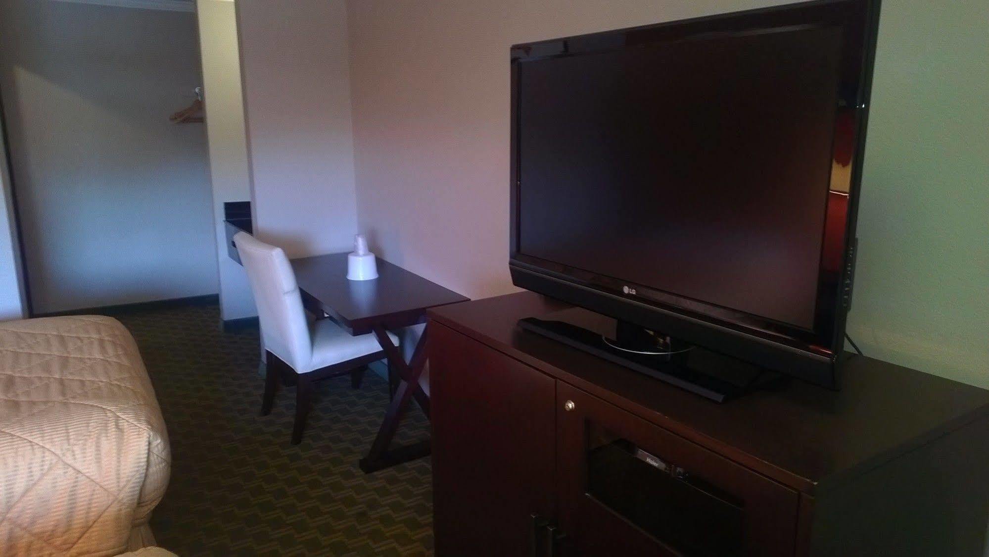Banfield Motel *